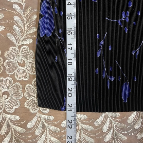 Vintage Floral Black and Blue Women's Top/Tank -Size S -TP30 - Picture 7 of 7